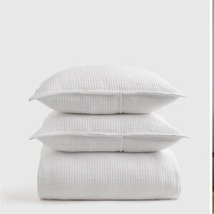 Quince Organic Ribbed Cotton Coverlet set in White Queen (3 pieces)